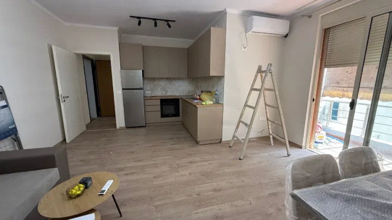 Tirane, jepet me qera apartament 1+1+Ballkon Kati 3, 67 m² 450 € (Astir)