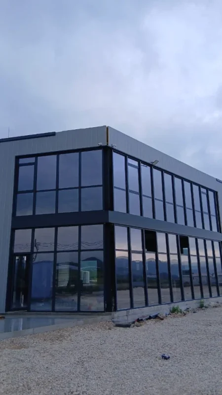 Tirane, jap me qera magazine Kati 0, 1.300 m² 4.200 € (https://maps.app.goo.gl/4CctLJioiB6GCzK36?g_st=aw)