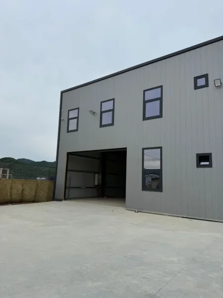 Tirane, jap me qera magazine Kati 0, 1.300 m² 4.200 € (https://maps.app.goo.gl/4CctLJioiB6GCzK36?g_st=aw)