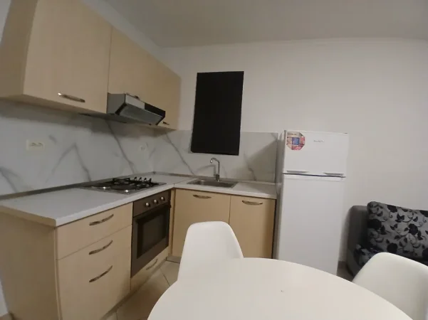 Shqiperi, jepet me qera apartament 1+1+Ballkon Kati 3, 67 m² 480 € (Rruga fortuzi)