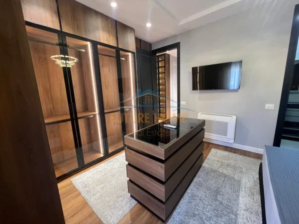 Tirane, shes apartament 2+1+Ballkon Kati 3, 106 m² 300.000 € (Secret Garden)