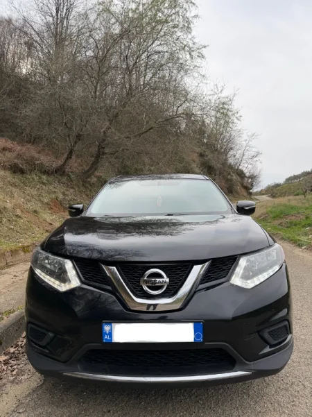Tirane, shitet makine Nissan rogue Benzin+Gaz, e zeze automatik Klima 171.000 km 9.200 €