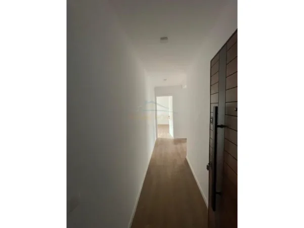 Tirane, shitet apartament 1+1+Ballkon Kati 3, 50 m² 120.000 € (Tregu Elektrik)