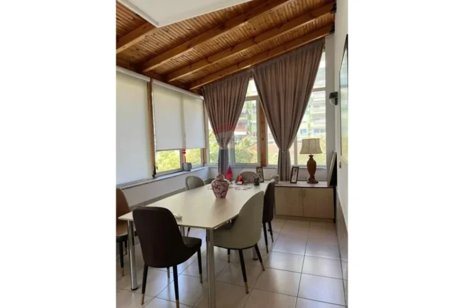 Tirane, jepet me qera zyre , 83 m² 750 € 