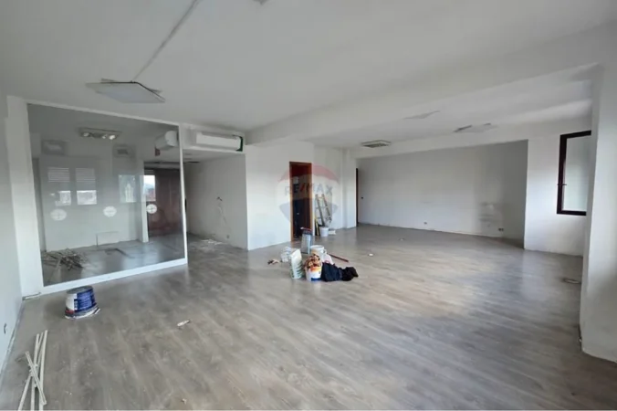 Tirane, jepet me qera zyre , 96 m² 1.770 € 