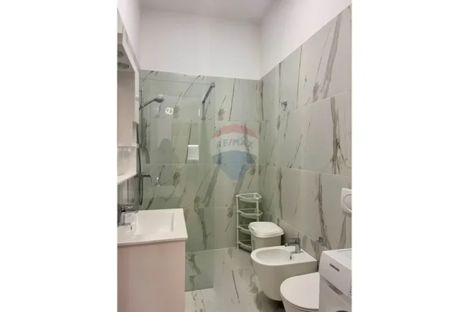 Tirane, jepet me qera apartament , 1 m² 800 € 