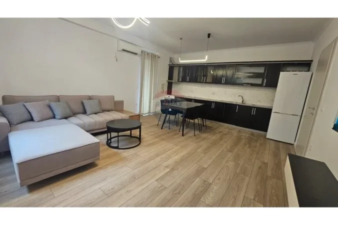 Tirane, jepet me qera apartament 1+1 , 86 m² 800 € 