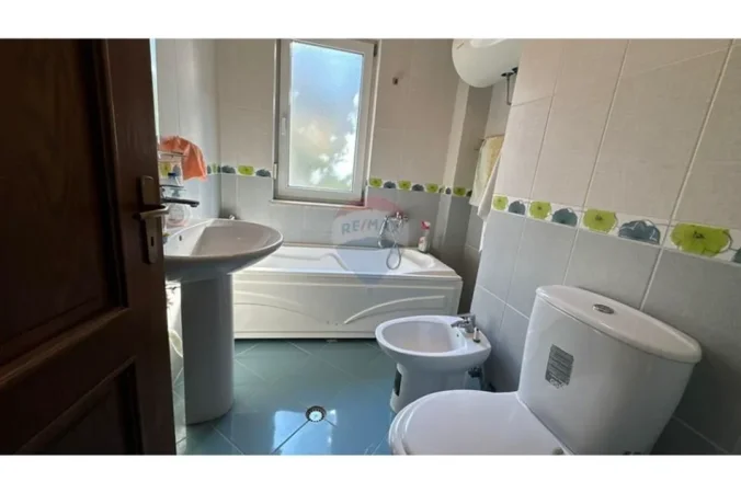 Tirane, jepet me qera apartament , 107 m² 700 € 