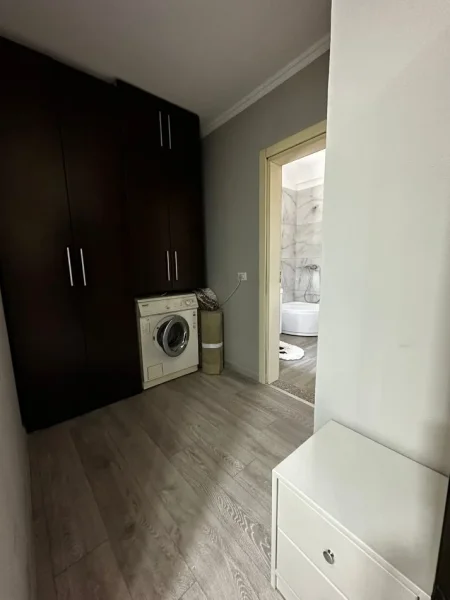 Tirane, jepet me qera garsonier Kati 6, 42 m² 