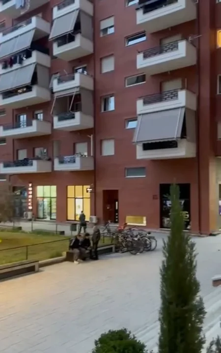 Tirane, jepet me qera apartament 1+1+Ballkon Kati 6, 75 m² 500 € (KOMPLEKSI GOLDEN PARK)