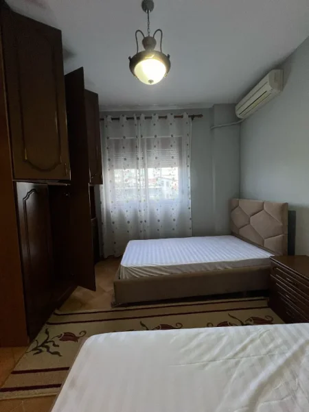 Tirane, jepet me qera apartament 2+1 Kati 4, 95 m² 700 € (KOMUNA E PARISIT, LULISHTJA)