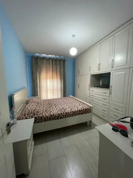 Tirane, jepet me qera apartament 2+1 Kati 3, 112 m² 600 € (Rruga e Kavajes/Qendra Glob)