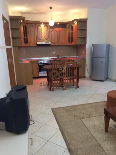 Tirane, jepet me qera apartament 3+1+Ballkon Kati 5, 120 m² 750 € (kompleksi panorama)