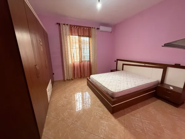 Tirane, jap me qera shtepi 2+1+Aneks+Ballkon , 110 m² 400 € (Enriko telini)