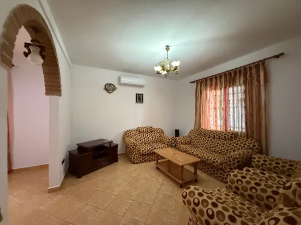 Tirane, jap me qera shtepi 2+1+Aneks+Ballkon , 110 m² 400 € (Enriko telini)