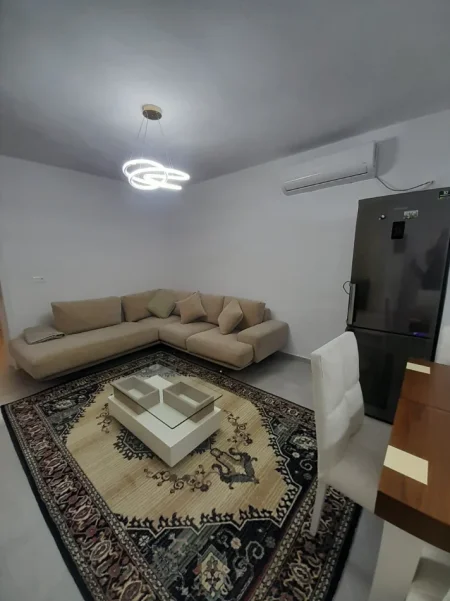 Tirane, jepet me qera Shtepi Private Dublex 2+1,Mobiluar, Çmimi 53.000 Lekë të Reja, Pas FSHN-së, Bulevardi Zogu Parë,Tiranë