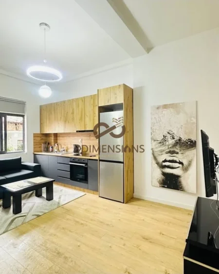 Tirane, jepet me qera apartament 1+1+Ballkon Kati 1, 62 m² 600 € (qender)