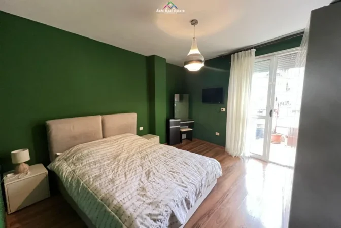 Tirane, jepet me qera apartament 2+1 Kati 8, 100 m² 819 € (Rruga e Barrikadave)