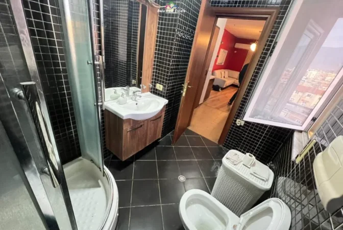 Tirane, jepet me qera apartament 2+1 Kati 8, 100 m² 819 € (Rruga e Barrikadave)