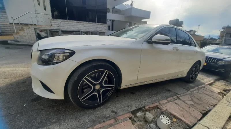 Sarande, shes makine mercedes benz Benzin, e bardhë automatik Kondicioner 168.487 km 15.000 €