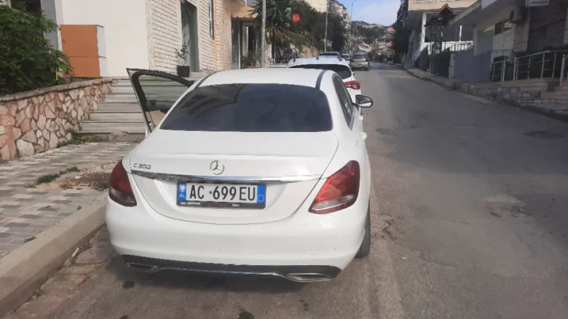 Sarande, shes makine mercedes benz Benzin, e bardhë automatik Kondicioner 168.487 km 15.000 €