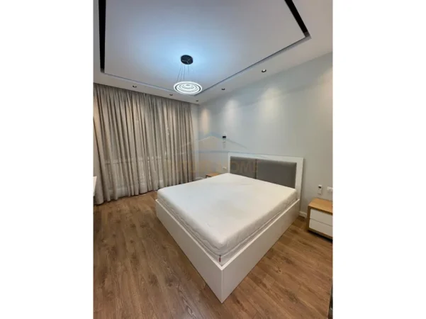 Tirane, jepet me qera Vile 2+1 , 107 m² 900 € (Fresku)