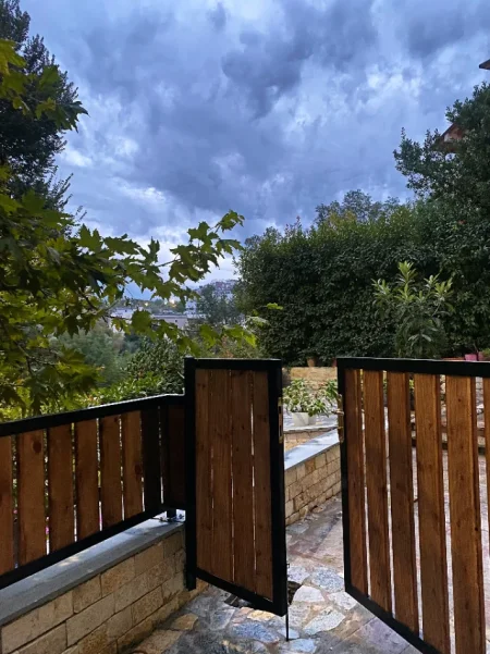 Tirane, jepet me qera apartament 2+1 Kati 1, 90 m² 850 € (Kopshti Zoologjik)