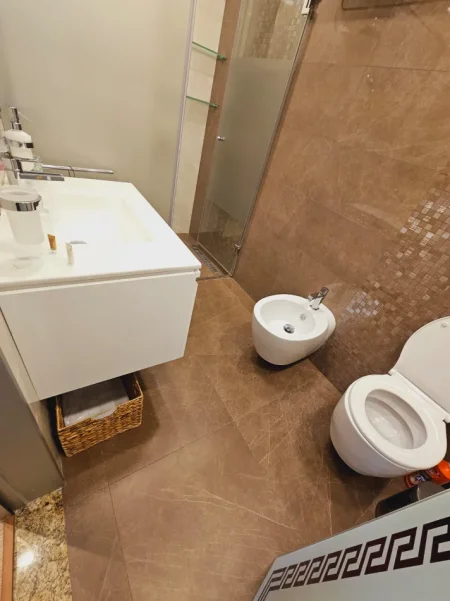 Jepet Qera: 2+1+2wc ( PAZARI I RI )* 📍 *950€* - k5, Ashensor. - Super Investim **60k€ Kosto - me Arkitekt | Mobilim Modern, Elektro A++ & PARKET