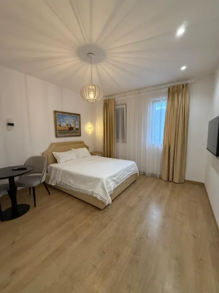 Tirane, jepet me qera Vile 2 Katshe Kati 2, 350 m² 3000 €