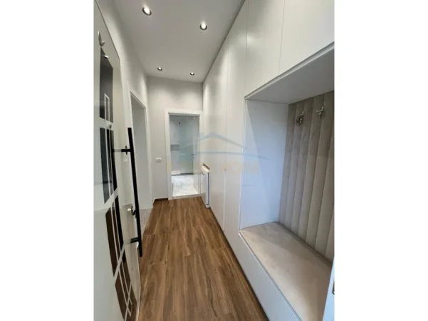 Tirane, Jepet Me Qera Vile 2 Katshe , 107 m² 900 € (FRESK)