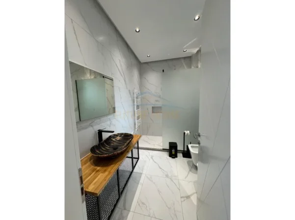 Tirane, Jepet Me Qera Vile 2 Katshe , 107 m² 900 € (FRESK)