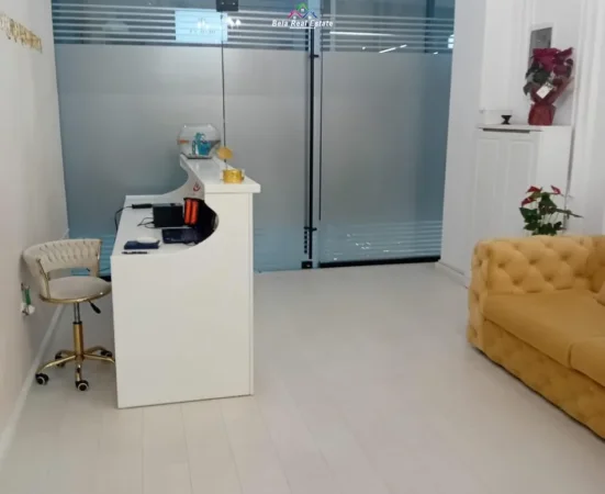 Tirane, jepet me qera zyre Kati 2, 80 m² 1.100 € (rruga e kavajes)