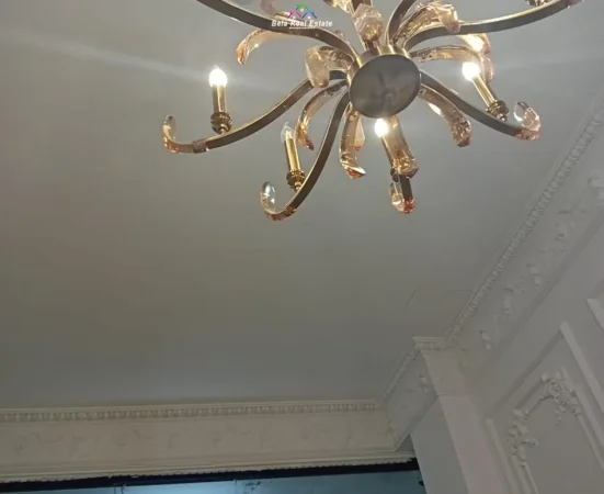 Tirane, jepet me qera zyre Kati 2, 80 m² 1.100 € (rruga e kavajes)