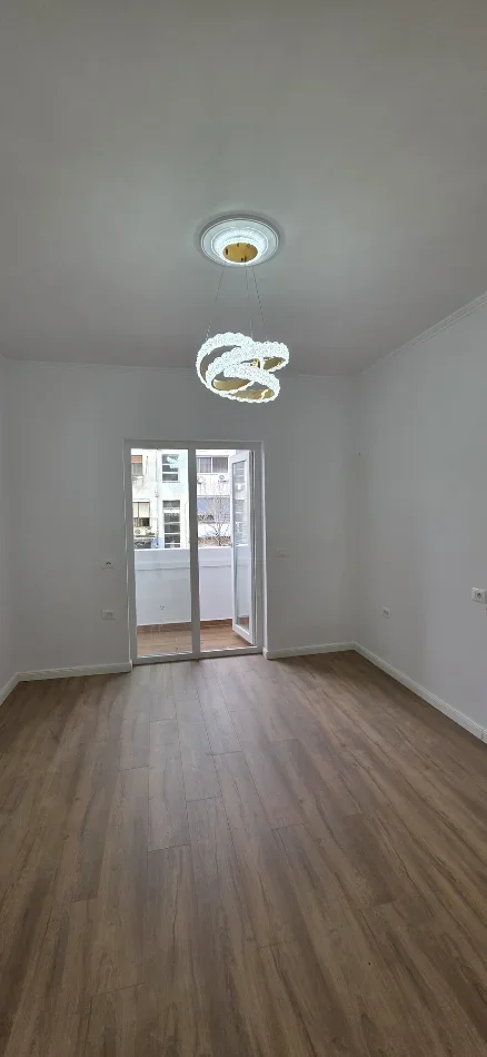 Tirane, shes apartament 2+1+Ballkon Kati 3, 58 m² 148.000 € (Rruga Bardhyl)
