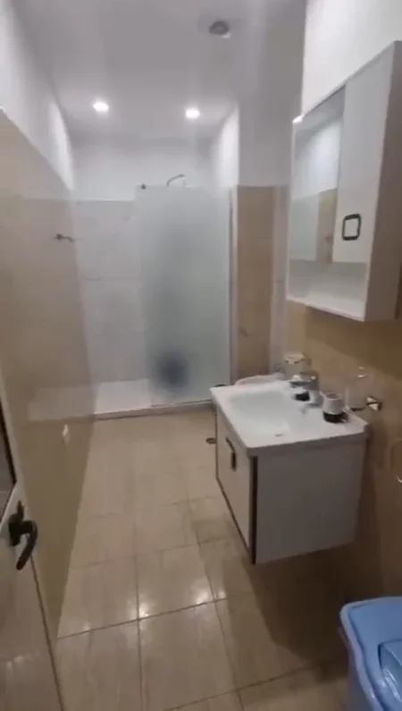 Tirane, jap me qera apartament 1+1 Kati 1, 58 m² 600 € (Qender, 9 katshet)