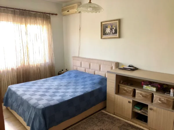 Tirane, jepet me qera 2+1 Kati 2, 83 m² 600 € 