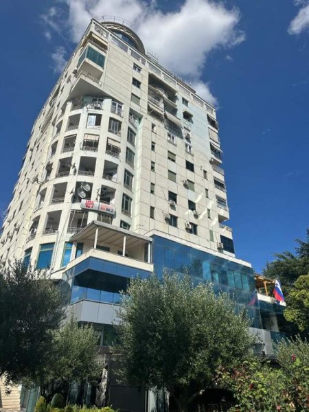 Tirane, jepet me qera ambjent biznesi Kati 3, 106 m² 1.650 Euro (Libri Universitar)