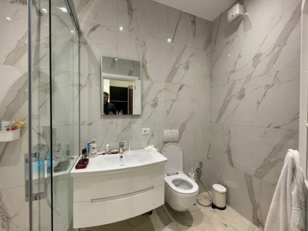 Tirane, jepet me qera apartament 1+1+A Kati 6, 75 m² 500 Euro (5 MAJ)
