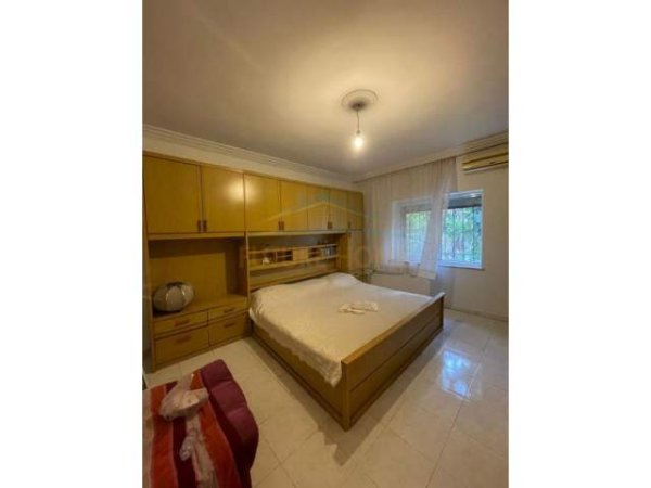 Tirane, jepet me qera apartament 2+1 Kati 1, 127 m² 450 Euro (Ali Visha)