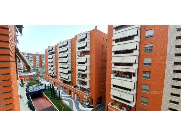 Tirane, jepet me qera apartament 1+1 Kati 4, 500 Euro (Rruga e Kavajes)