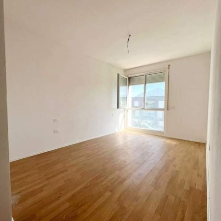 Tirane, shitet apartament 91 m² 158.000 Euro (Fiore di Bosco, rruga Don Bosko)