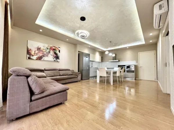 Tirane, jepet me qera apartament 2+1+A+BLK Kati 2, 200 m² 1.000 Euro (Komuna e Parisit, prane Qendres Kristal)