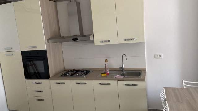 Tirane, jepet me qera apartament Kati 3, 85 m² 550 Euro (Rruga e Kavajes)
