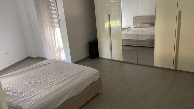 Tirane, jepet me qera apartament Kati 3, 85 m² 550 Euro (Rruga e Kavajes)