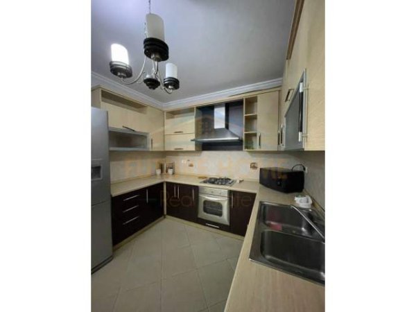 Tirane, jepet me qera apartament Kati 1, 119 m² 500 Euro ("Rruga 5 Maj")