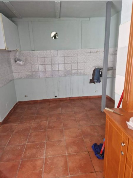 Elbasan, jepet me qera dyqan Kati 0, 25.000 Leke (Ali Myftiu)