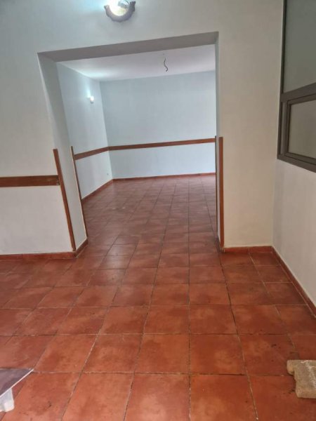 Elbasan, jepet me qera dyqan Kati 0, 25.000 Leke (Ali Myftiu)