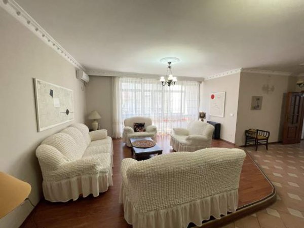 Tirane, jepet me qera apartament 2+1+BLK Kati 2, 131 m² 550 Euro (Shkolla e baletit)