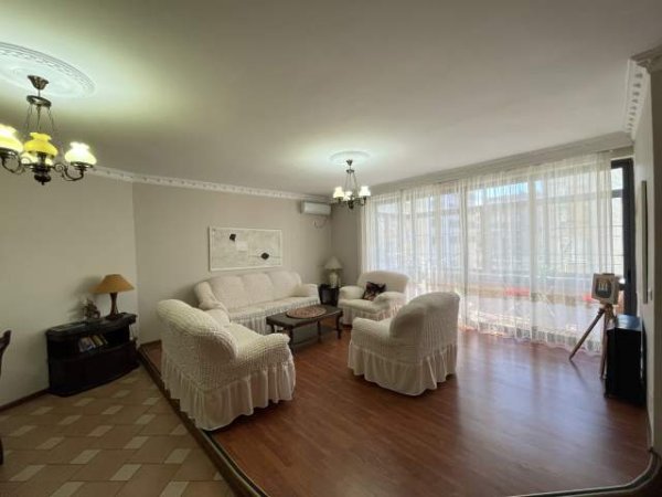 Tirane, jepet me qera apartament 2+1+BLK Kati 2, 131 m² 550 Euro (Shkolla e baletit)