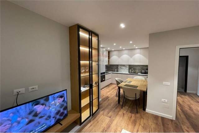 Tirane, jepet me qera apartament 1+1+BLK Kati 5, 65 m² 600 Euro (Rruga e Kavajes)